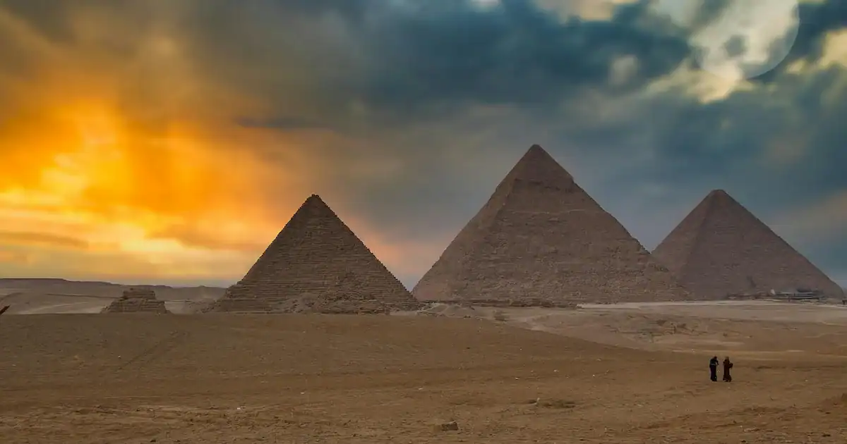Map of Old Kingdom Egypt with borders and pyramids